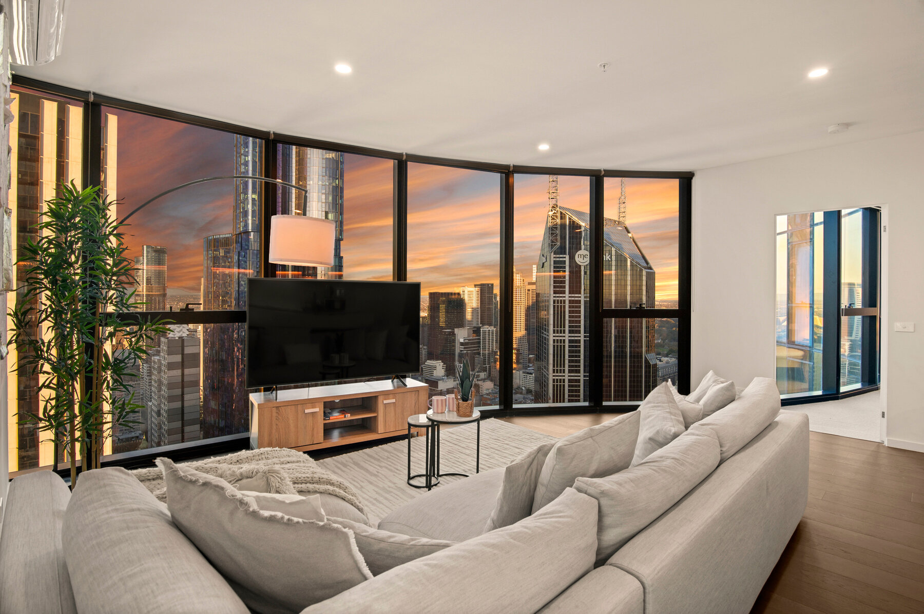 Panorama Skyline living room overlooking Melbourne at sunset